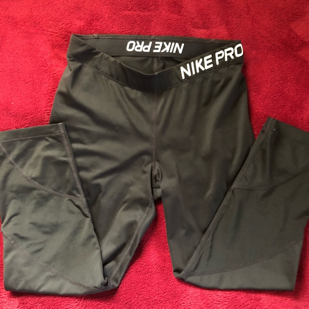 NIKE CAPRI LEGGINGS